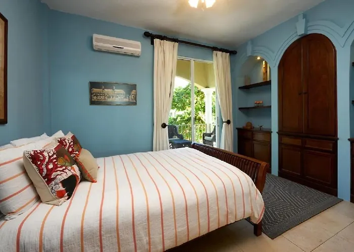 Beachfront - 7-br Villa, Private Cook Included - Casa Royal *