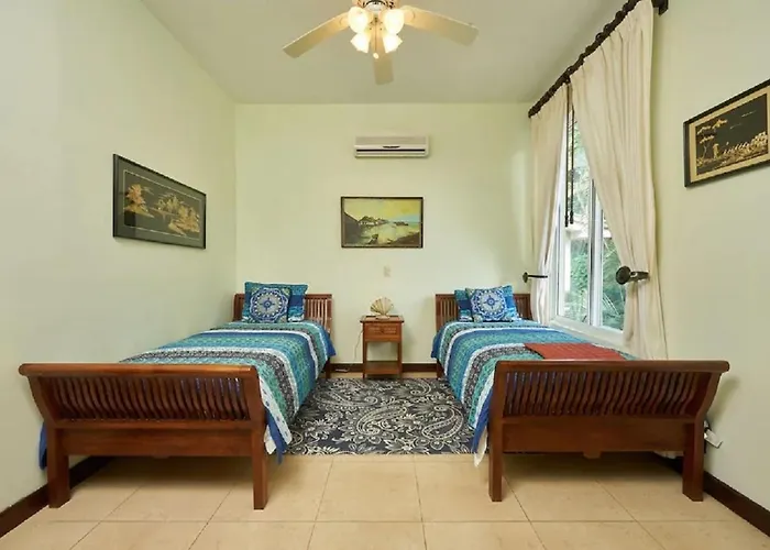 Beachfront - 7-br Villa, Private Cook Included - Casa Royal *