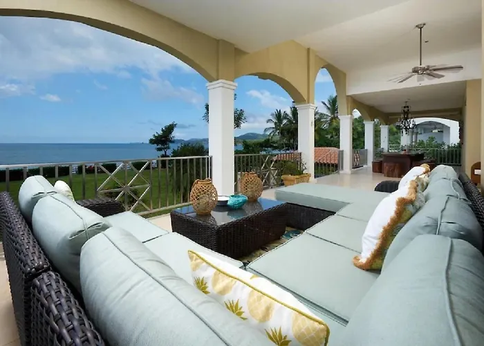 Beachfront - 7-br Villa, Private Cook Included - Casa Royal *