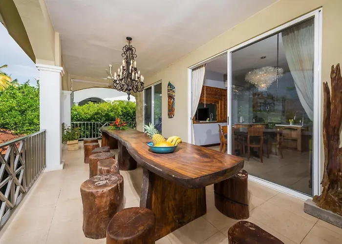Beachfront - 7-br Villa, Private Cook Included - Casa Royal *