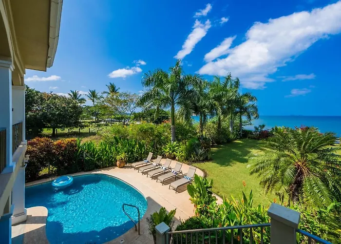 Beachfront - 7-br Villa, Private Cook Included - Casa Royal *