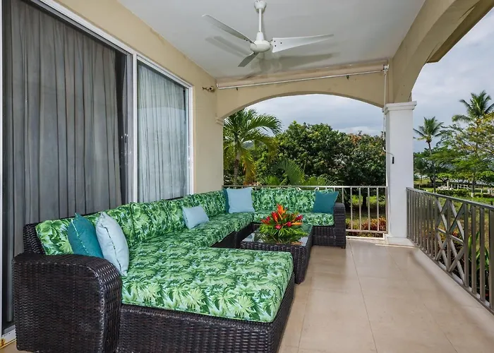 Beachfront - 7-br Villa, Private Cook Included - Casa Royal *