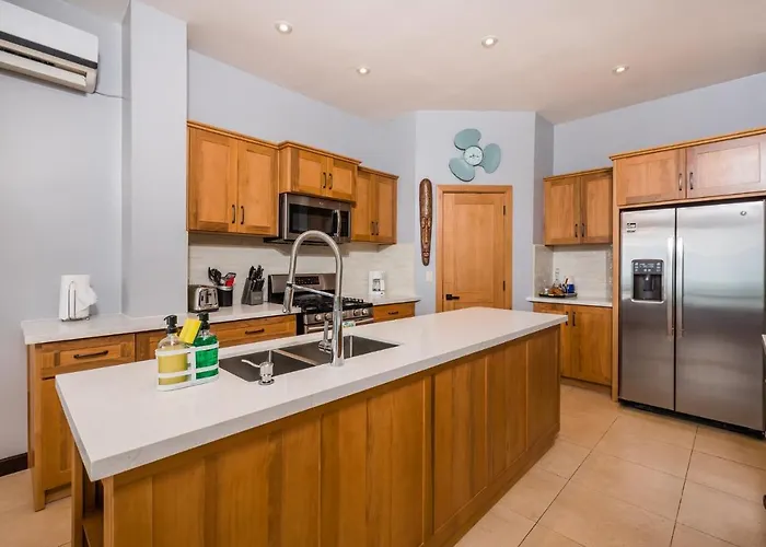 Beachfront - 7-br Villa, Private Cook Included - Casa Royal *
