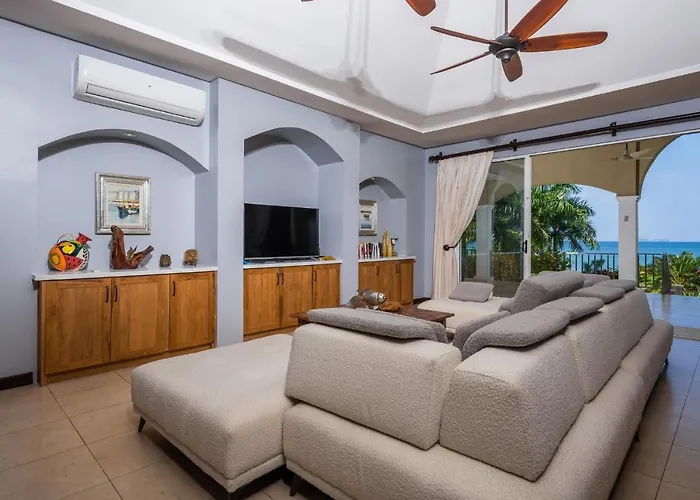 Beachfront - 7-br Villa, Private Cook Included - Casa Royal Villa *