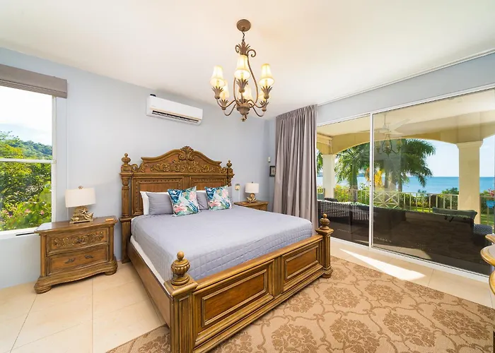 Beachfront - 7-br Villa, Private Cook Included - Casa Royal Villa