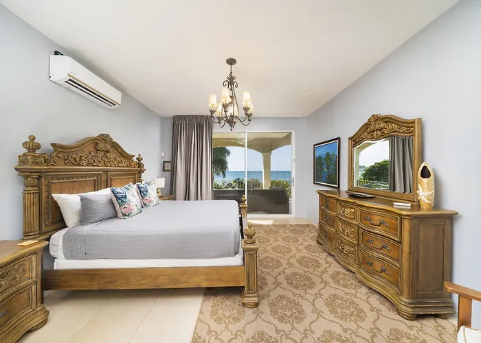 Beachfront - 7-br Villa, Private Cook Included - Casa Royal *